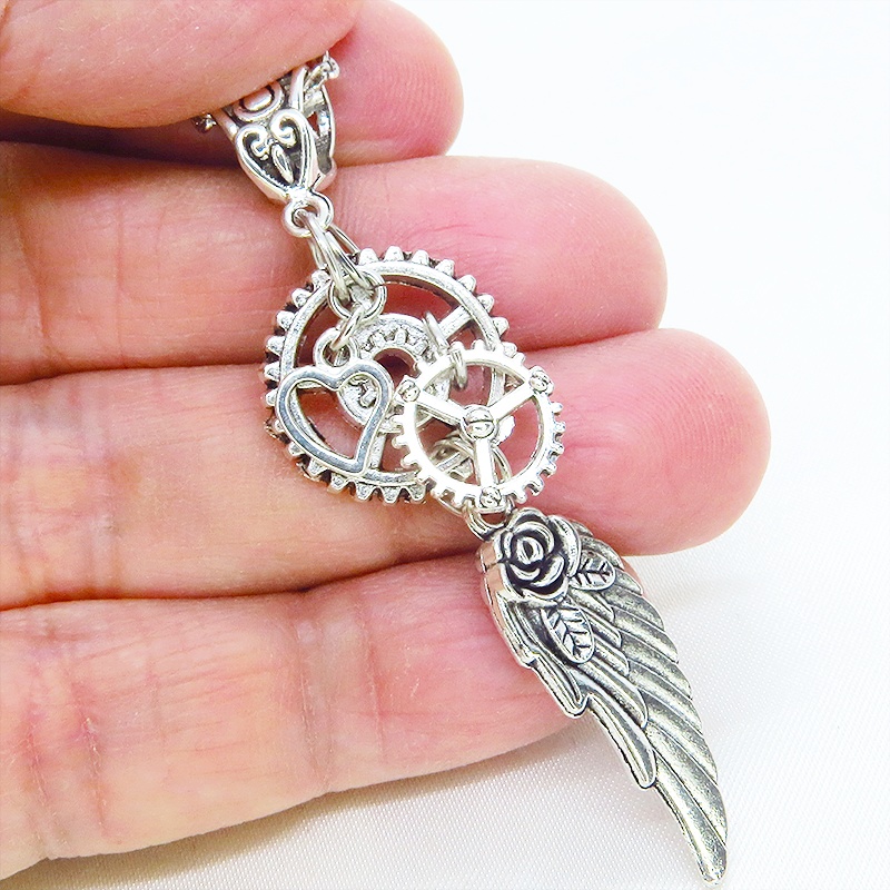 アンティークシルバー 翼と歯車を組合せたスチームパンク風ネックレス オープンハート 長さ調整可 アジャスター追加可