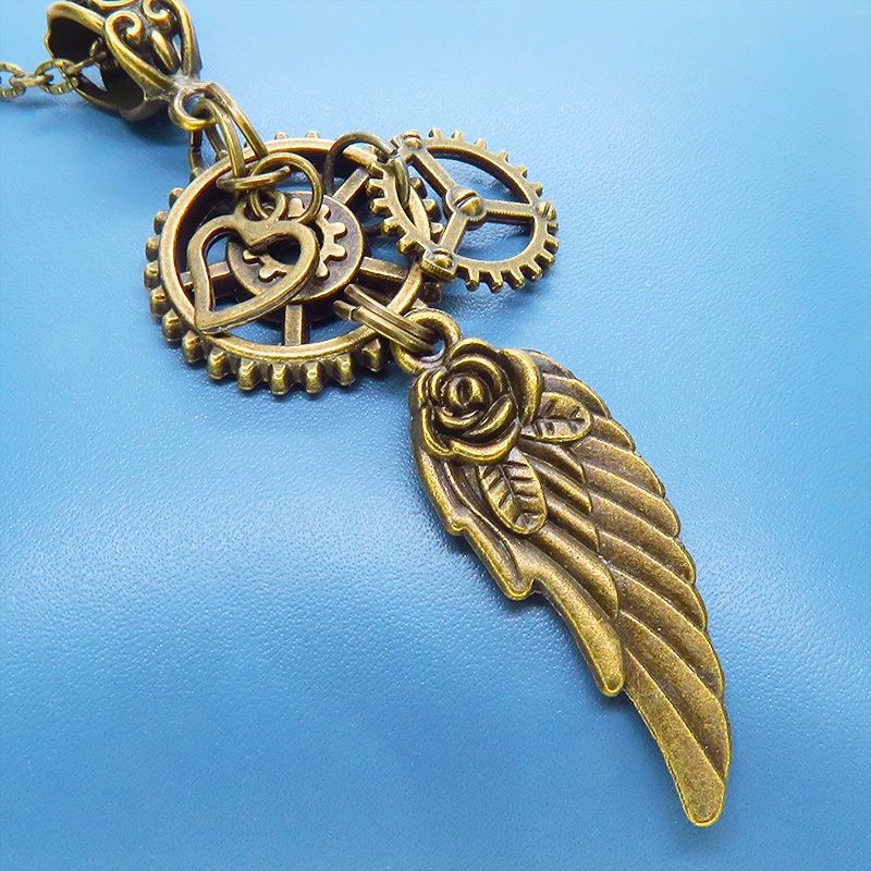 アンティークゴールド 翼と歯車を組合せたスチームパンク風ネックレス オープンハート 長さ調整可 アジャスター追加可