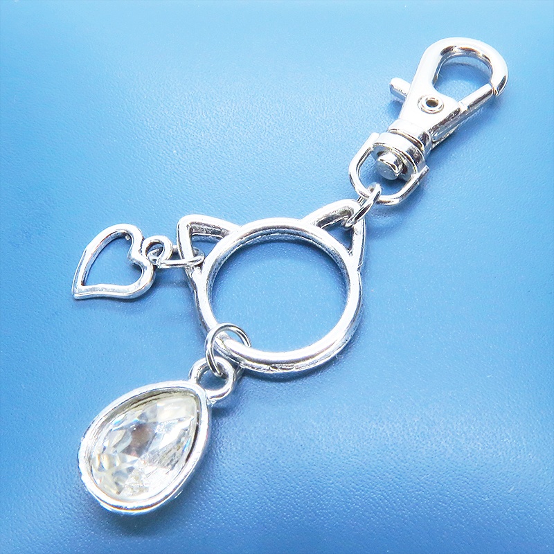 アンティークシルバー 猫フレームとガラスクリスタルを組合せたチャーム キーホルダー バッグチャーム