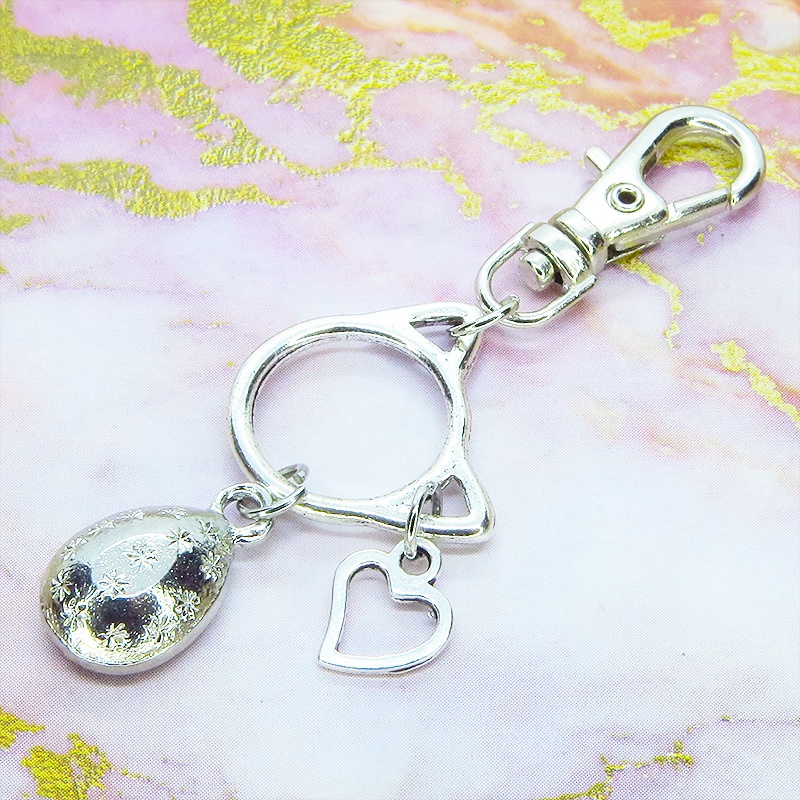 アンティークシルバー 猫フレームとガラスクリスタルを組合せたチャーム キーホルダー バッグチャーム