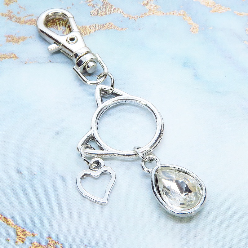 アンティークシルバー 猫フレームとガラスクリスタルを組合せたチャーム キーホルダー バッグチャーム