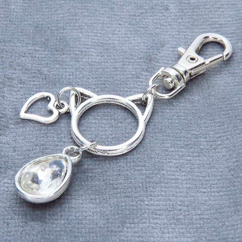 アンティークシルバー 猫フレームとガラスクリスタルを組合せたチャーム キーホルダー バッグチャーム