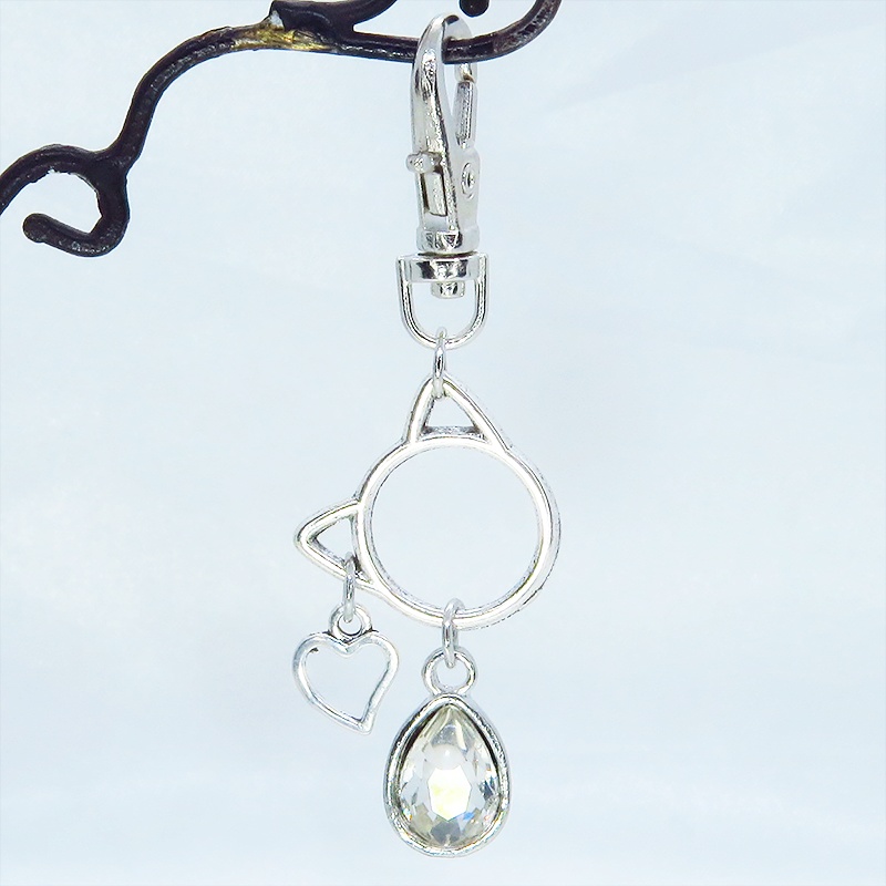 アンティークシルバー 猫フレームとガラスクリスタルを組合せたチャーム キーホルダー バッグチャーム