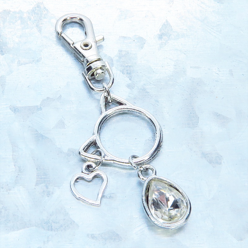 アンティークシルバー 猫フレームとガラスクリスタルを組合せたチャーム キーホルダー バッグチャーム