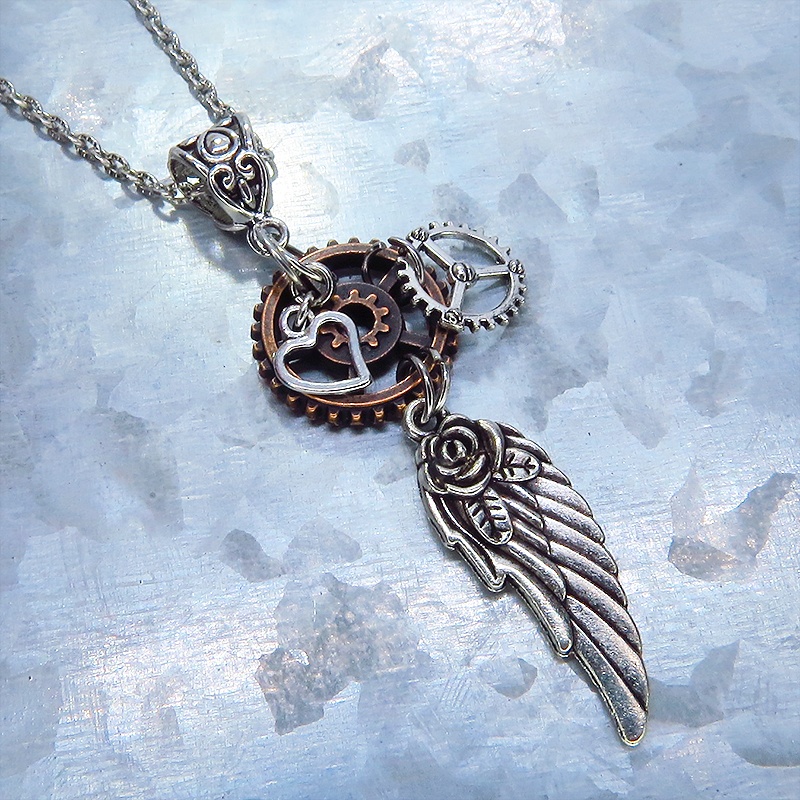 アンティークシルバー 翼と歯車を組合せたスチームパンク風ネックレス オープンハート 長さ調整可 アジャスター追加可