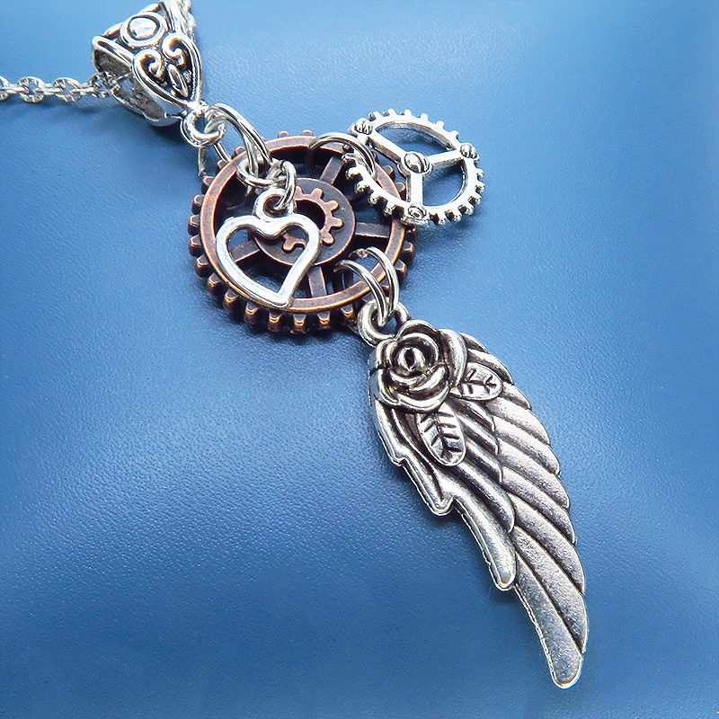 アンティークシルバー 翼と歯車を組合せたスチームパンク風ネックレス オープンハート 長さ調整可 アジャスター追加可