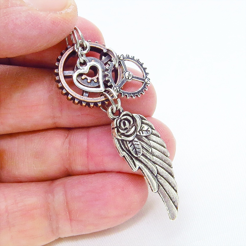 アンティークシルバー 翼と歯車を組合せたスチームパンク風ネックレス オープンハート 長さ調整可 アジャスター追加可
