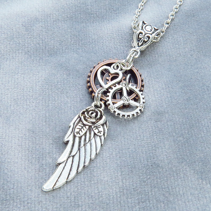 アンティークシルバー 翼と歯車を組合せたスチームパンク風ネックレス オープンハート 長さ調整可 アジャスター追加可