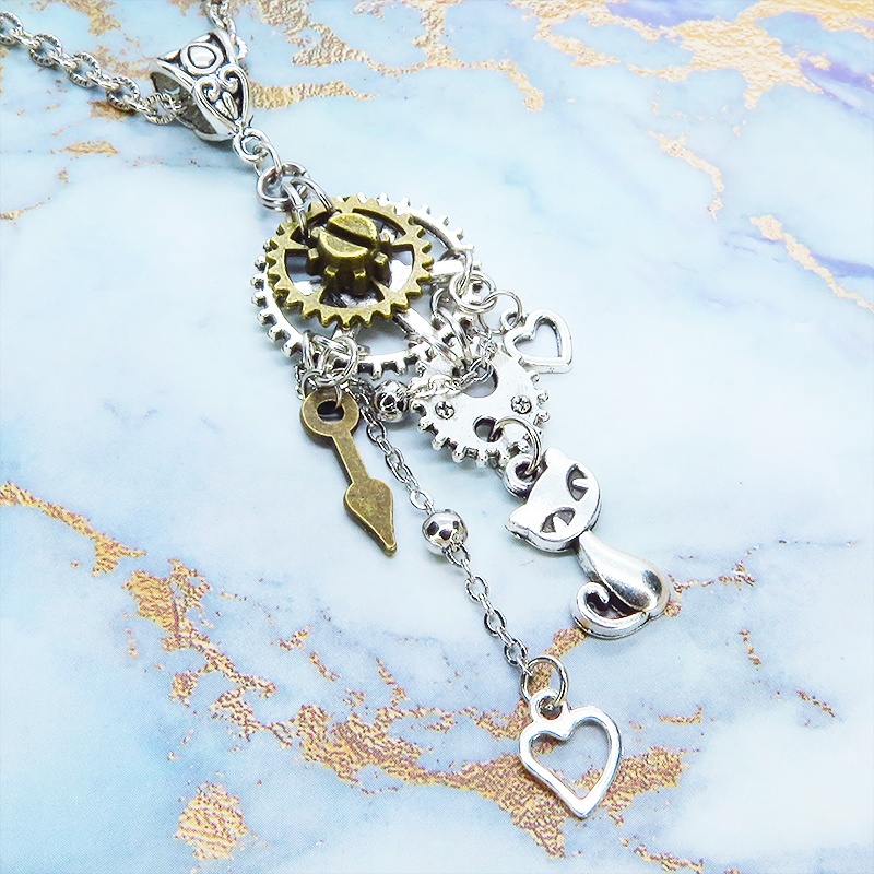 アンティークシルバー スチームパンク風 猫と歯車のペンダントネックレス チェーン付 長さ調整可 アジャスター可