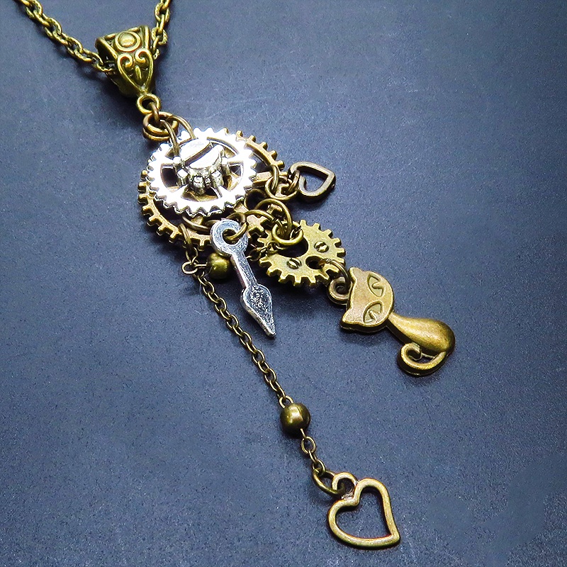 アンティークゴールド スチームパンク風 猫と歯車のペンダントネックレス チェーン付 長さ調整可 アジャスター可