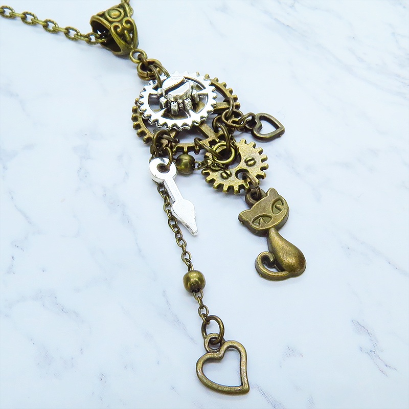 アンティークゴールド スチームパンク風 猫と歯車のペンダントネックレス チェーン付 長さ調整可 アジャスター可