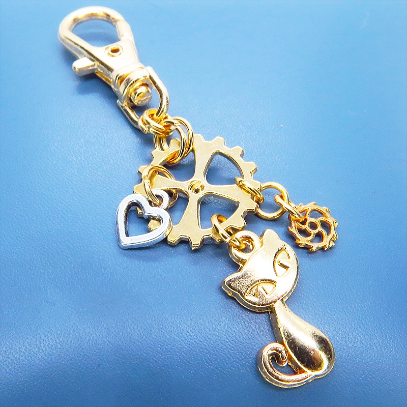 マットゴールド 猫と歯車のスチームパンク風キーホルダー バッグチャーム ファスナーチャーム 金具変更可