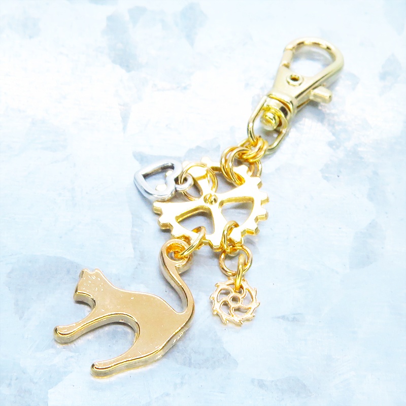 マットゴールド 跳ね猫と歯車のスチームパンク風キーホルダー バッグチャーム ファスナーチャーム 金具変更可