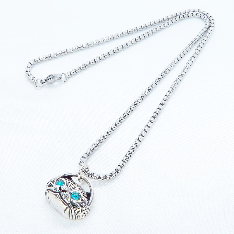 【再販】立体的でリアルな猫フェイスモチーフのペンダントネックレス ヘッドフォン エメラルドカラージルコン シルバー925PLTD チタン鋼