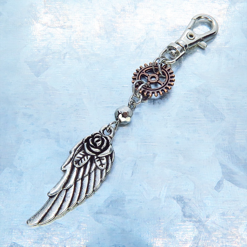 アンティークシルバー 翼と歯車を組合せたスチームパンク風チャーム キーホルダー バッグチャーム