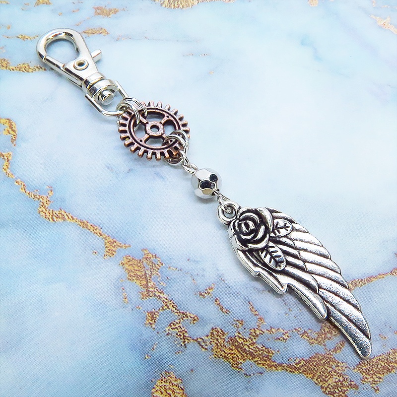 アンティークシルバー 翼と歯車を組合せたスチームパンク風チャーム キーホルダー バッグチャーム