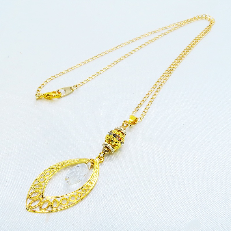 ゴールドカラーのティアドロップ(しずく型)のネックレス ガラス アジャスター追加可 長さ変更可