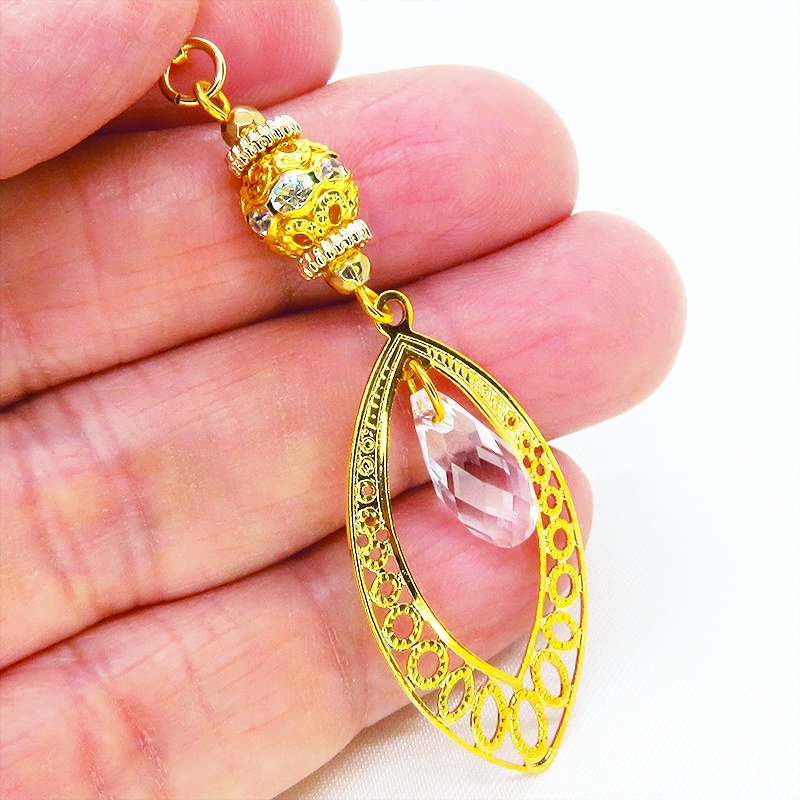 ゴールドカラーのティアドロップ(しずく型)のネックレス ガラス アジャスター追加可 長さ変更可