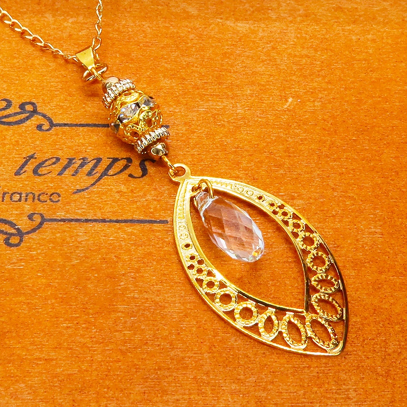 ゴールドカラーのティアドロップ(しずく型)のネックレス ガラス アジャスター追加可 長さ変更可