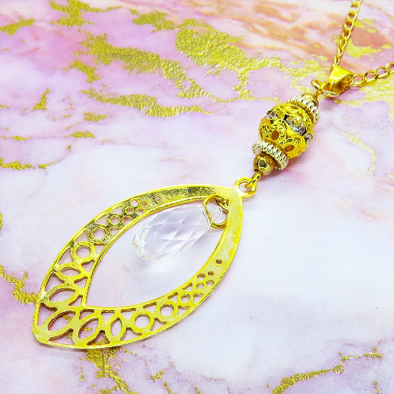 ゴールドカラーのティアドロップ(しずく型)のネックレス ガラス アジャスター追加可 長さ変更可