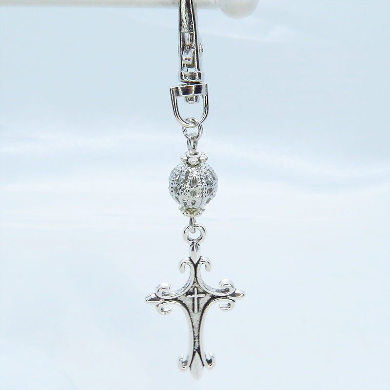 アンティークシルバー ゴシック調ロザリオとメタルビーズを組合せたキーホルダー バッグチャーム 金具変更可