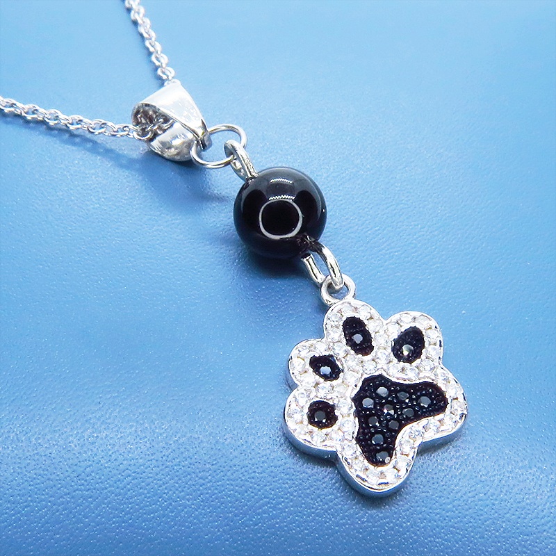 シルバー925 ジルコンが散りばめられた肉球モチーフとオニキスを組合せた大人可愛いネックレス アジャスター追加可 猫 犬