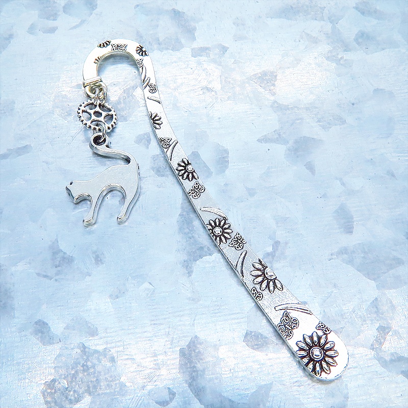アンティークシルバー 跳ね猫と小さな歯車を組合せた大人可愛いブックマーカー 栞 しおり 花柄模様