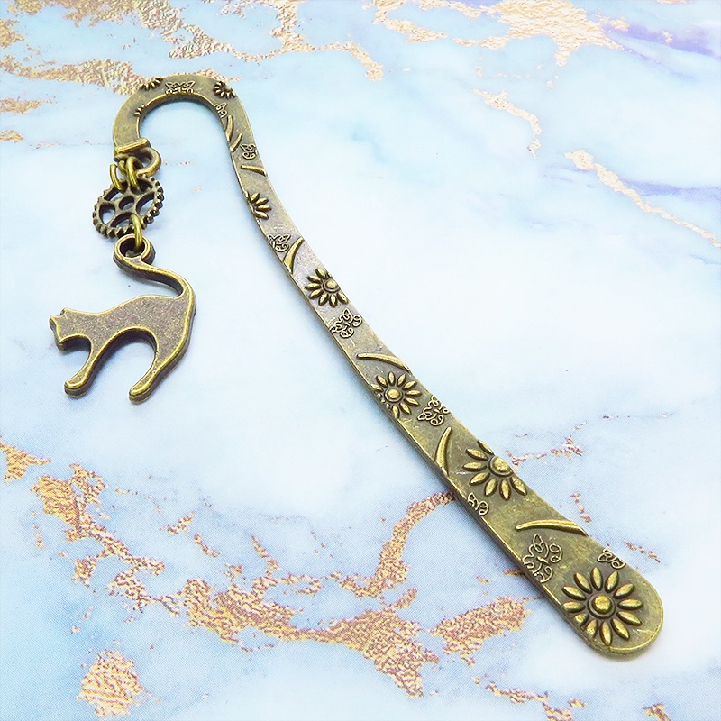 アンティークゴールド 跳ね猫と小さな歯車を組合せた大人可愛いブックマーカー 栞 しおり 花柄模様