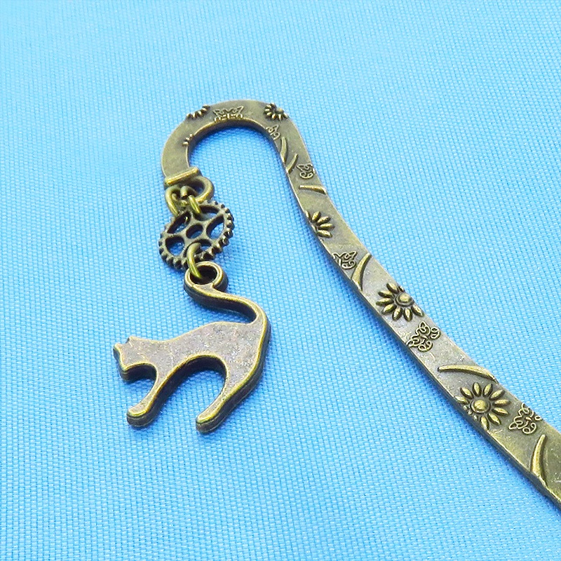 アンティークゴールド 跳ね猫と小さな歯車を組合せた大人可愛いブックマーカー 栞 しおり 花柄模様