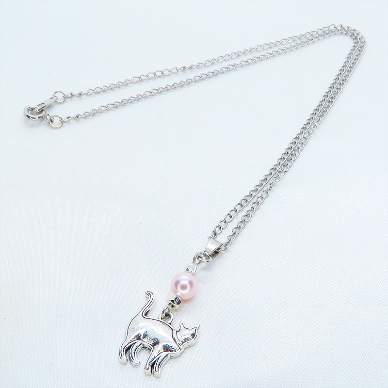 アンティークシルバー 歩き猫シルエットモチーフとスワロフスキーパール(ロザリン)のネックレス 長さ変更可 SV925可
