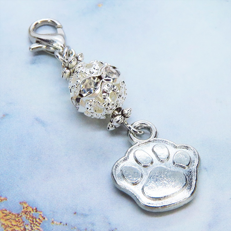 スマホ・マスクチャーム アンティークシルバー 肉球とメタルビーズのチャーム 猫 犬 金具変更可 ジャックピン追加可能