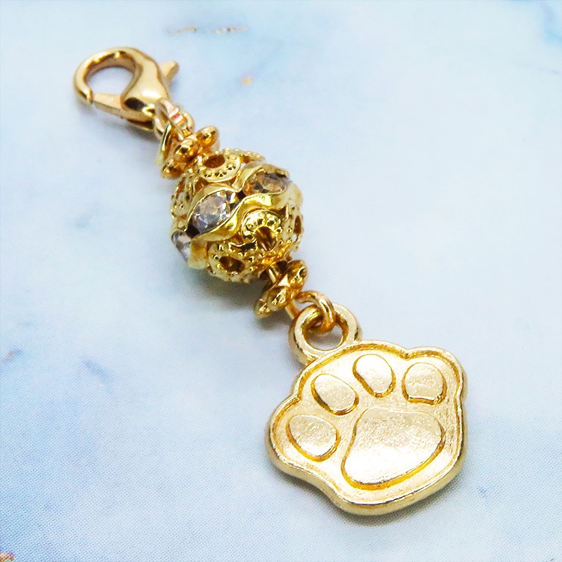 スマホ・マスクチャーム マットゴールド 肉球とメタルビーズのチャーム 猫 犬 金具変更可 ジャックピン追加可能