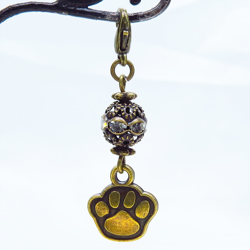 スマホ・マスクチャーム アンティークゴールド 肉球とメタルビーズのチャーム 猫 犬 金具変更可 ジャックピン追加可能