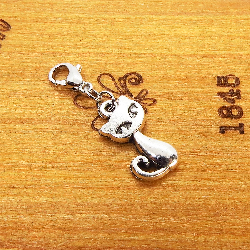 スマホ・マスクチャーム アンティークシルバー 猫モチーフのシンプルでコンパクトなチャーム ジャックピン追加可