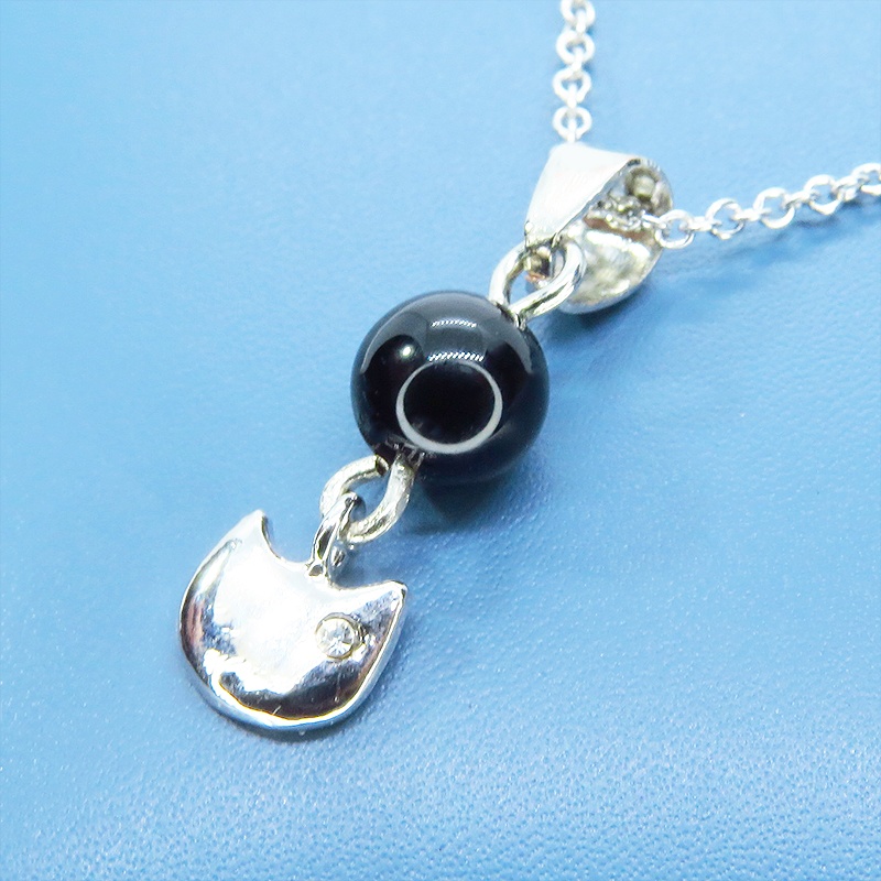シルバー925 猫フェイスモチーフとオニキスを組合せたコンパクトなネックレス スワロフスキー アジャスター追加可
