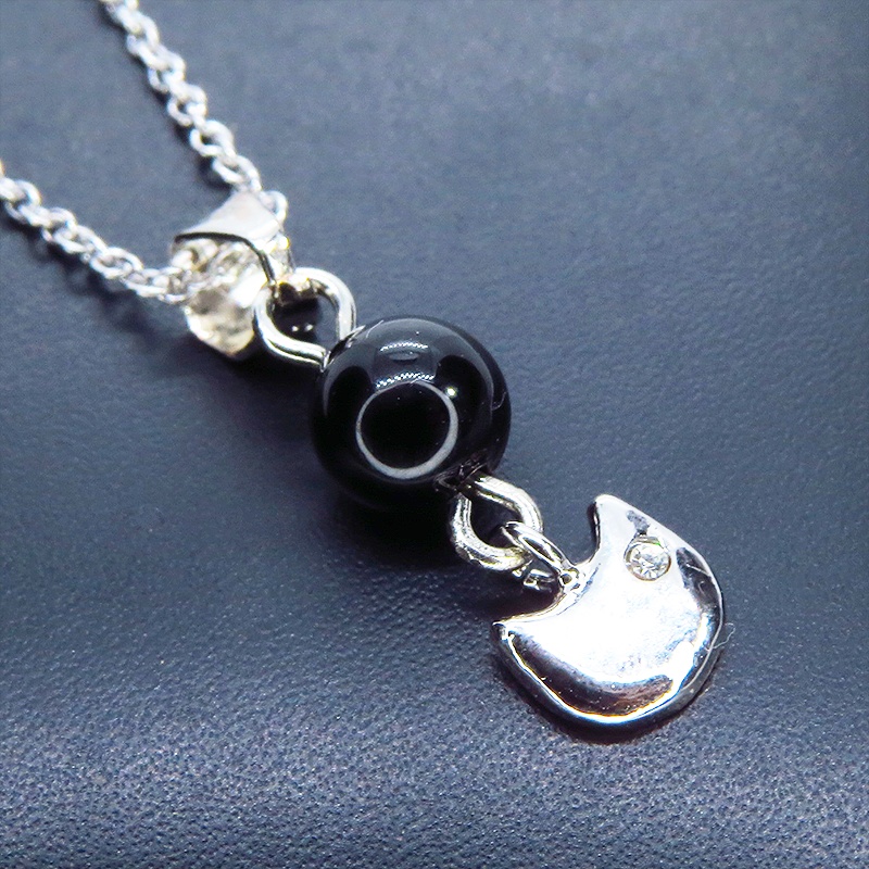 シルバー925 猫フェイスモチーフとオニキスを組合せたコンパクトなネックレス スワロフスキー アジャスター追加可
