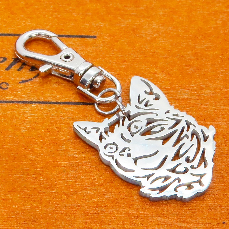 【再販×4】シルバーカラー リアルな猫フェイスモチーフのキーホルダー ダイカット ステンレス メンズ レディース 金具変更可