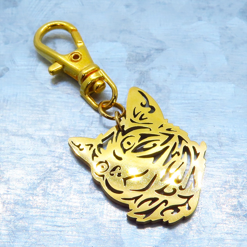 【再販×3】ゴールドカラー リアルな猫フェイスモチーフのキーホルダー ダイカット ステンレス メンズ レディース 金具変更可