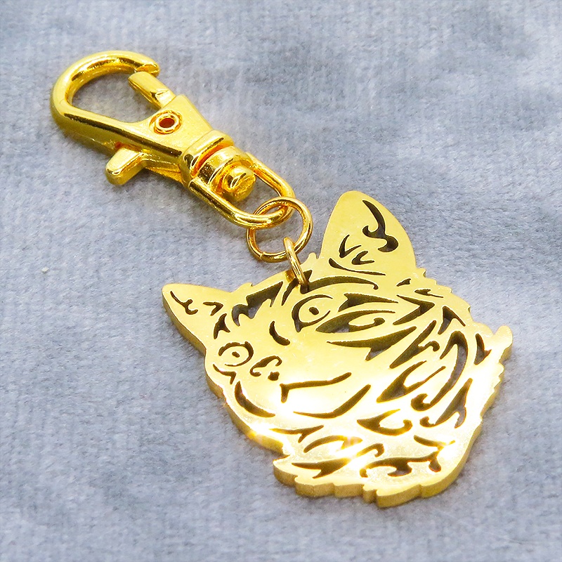 【再販×3】ゴールドカラー リアルな猫フェイスモチーフのキーホルダー ダイカット ステンレス メンズ レディース 金具変更可