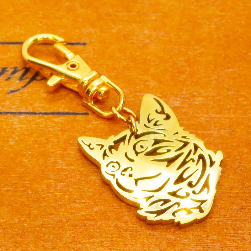 【再販×3】ゴールドカラー リアルな猫フェイスモチーフのキーホルダー ダイカット ステンレス メンズ レディース 金具変更可