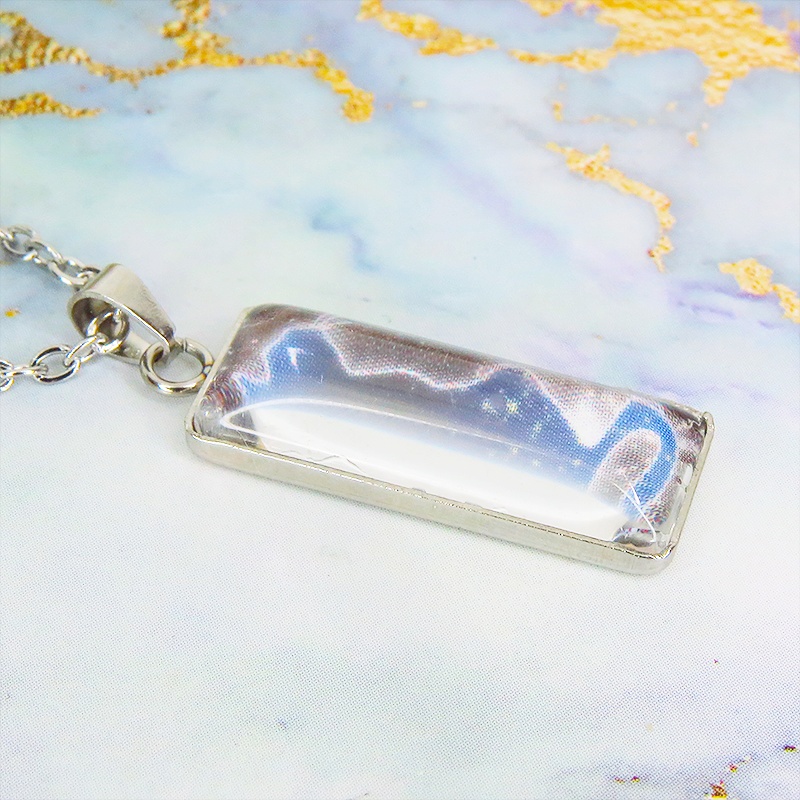 星を見上げる猫 ステンレス製タグプレート型ガラスカボションペンダント・ネックレス 長さ変更可 アジャスター可