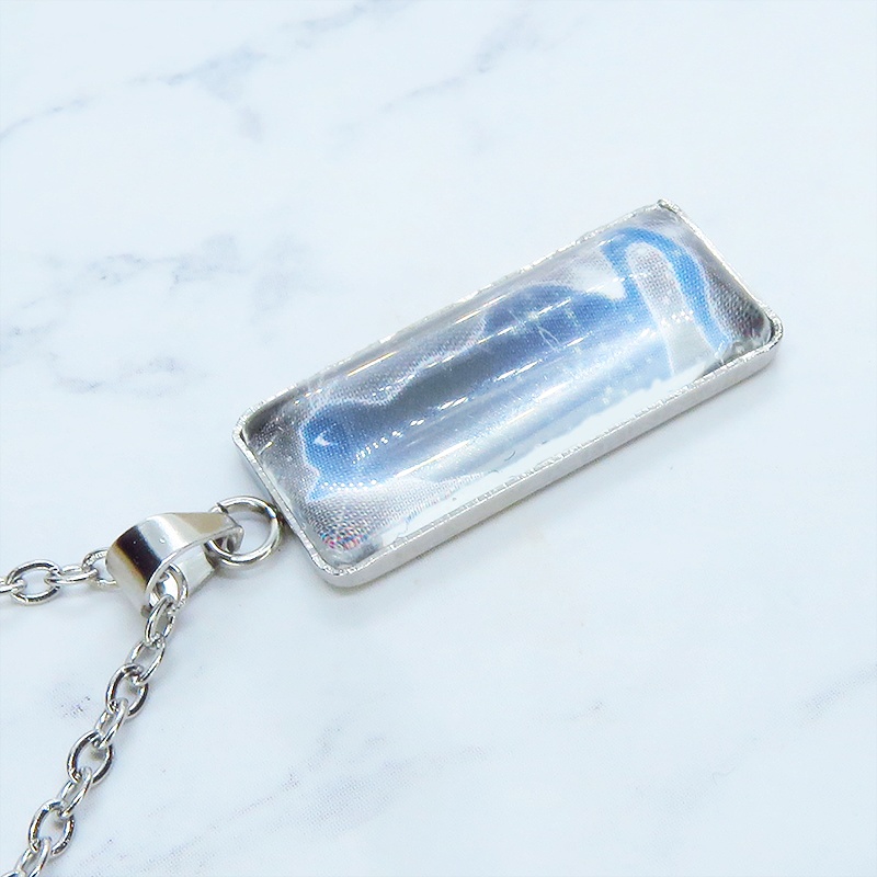 星を見上げる猫 ステンレス製タグプレート型ガラスカボションペンダント・ネックレス 長さ変更可 アジャスター可