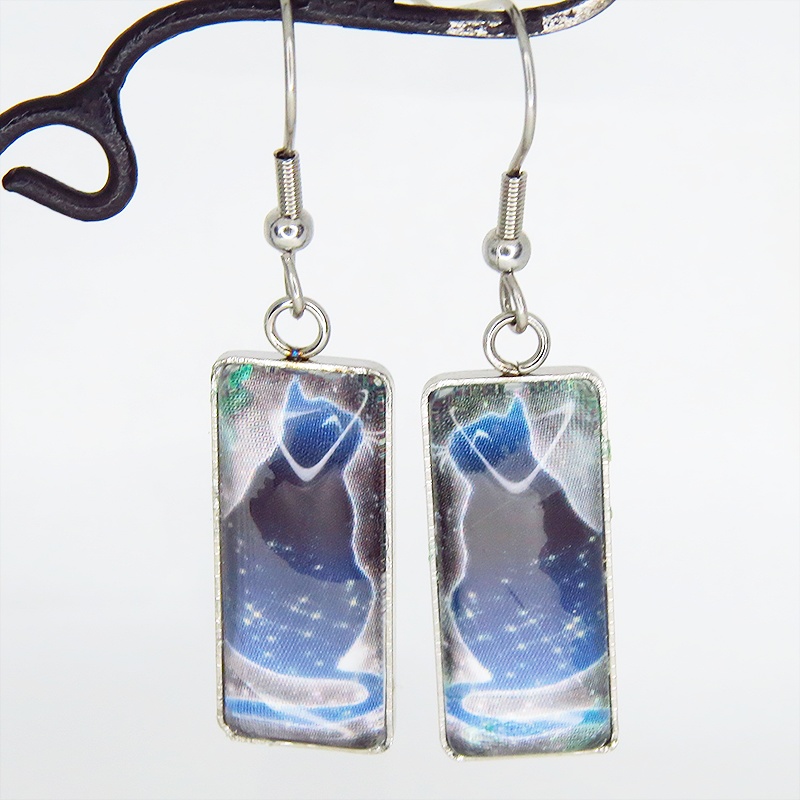 星を見上げる猫 ステンレス製タグプレート型ガラスカボションピアス シルバーカラー サージカル可