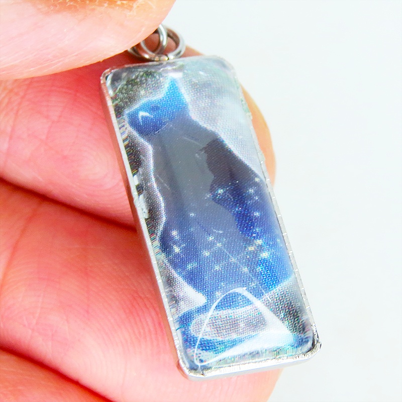 星を見上げる猫 ステンレス製タグプレート型ガラスカボションピアス シルバーカラー サージカル可