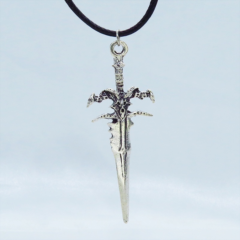 アンティークシルバー 魔剣モチーフのレザーネックレス ソード 剣 カオティック フェイクレザー ゴシック 革紐 アジャスター付