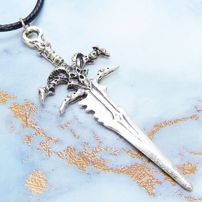 アンティークシルバー 魔剣モチーフのレザーネックレス ソード 剣 カオティック フェイクレザー ゴシック 革紐 アジャスター付