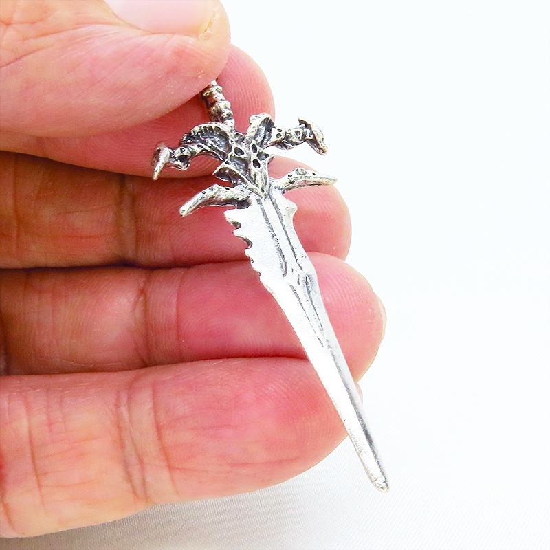 アンティークシルバー 魔剣モチーフのレザーネックレス ソード 剣 カオティック フェイクレザー ゴシック 革紐 アジャスター付