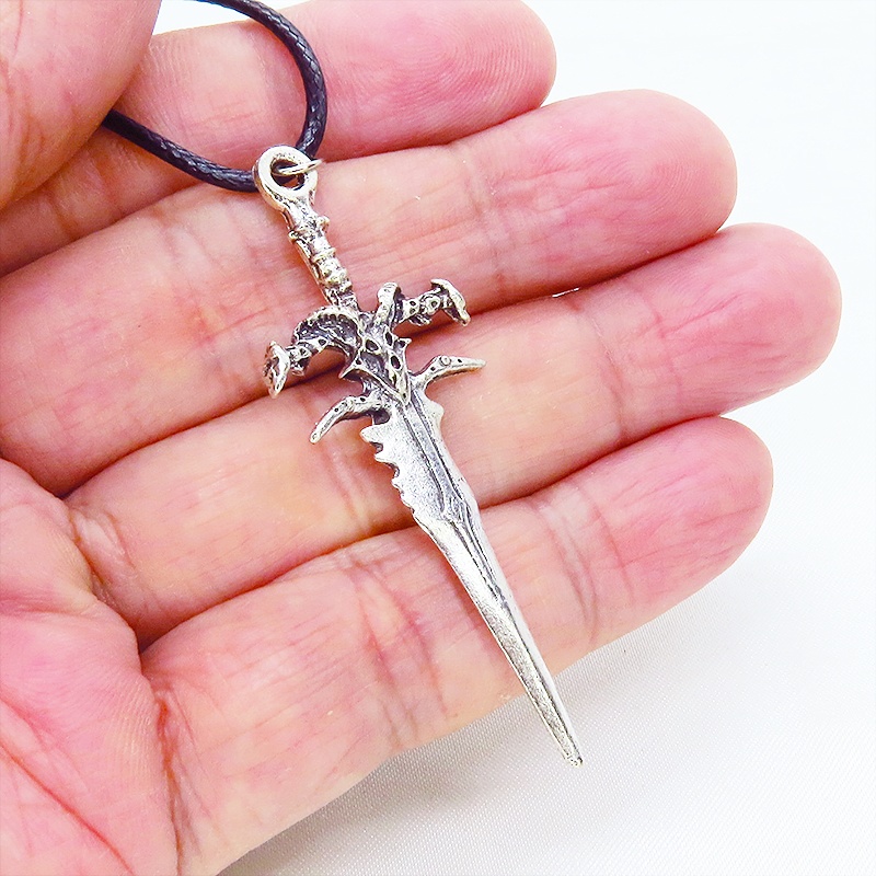 アンティークシルバー 魔剣モチーフのレザーネックレス ソード 剣 カオティック フェイクレザー ゴシック 革紐 アジャスター付