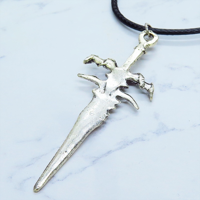 アンティークシルバー 魔剣モチーフのレザーネックレス ソード 剣 カオティック フェイクレザー ゴシック 革紐 アジャスター付