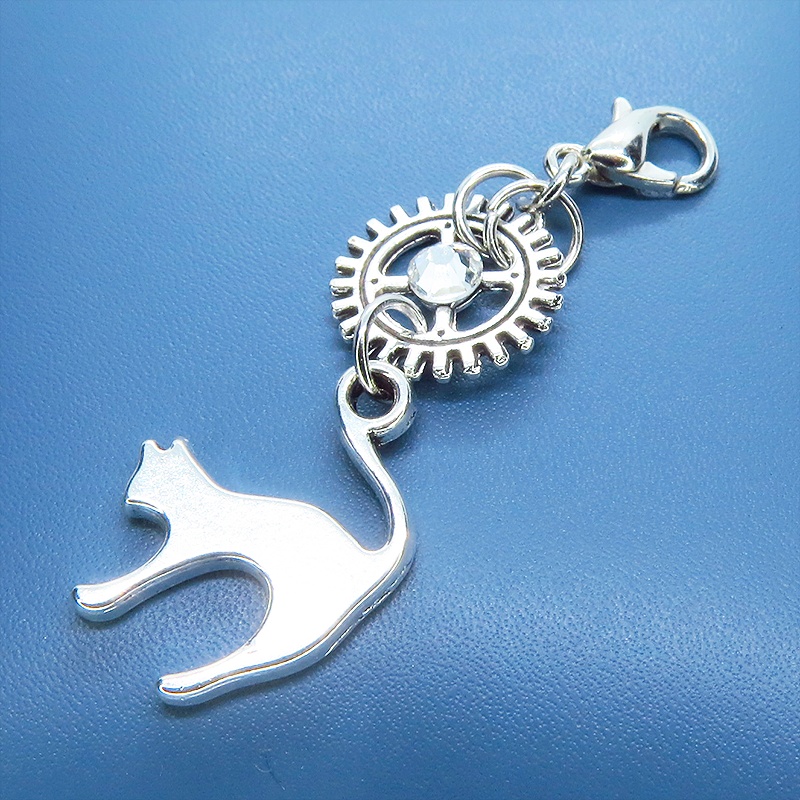 マスク・スマホチャーム アンティークシルバー 跳ね猫と歯車を組合せたチャーム ジャックピン追加可
